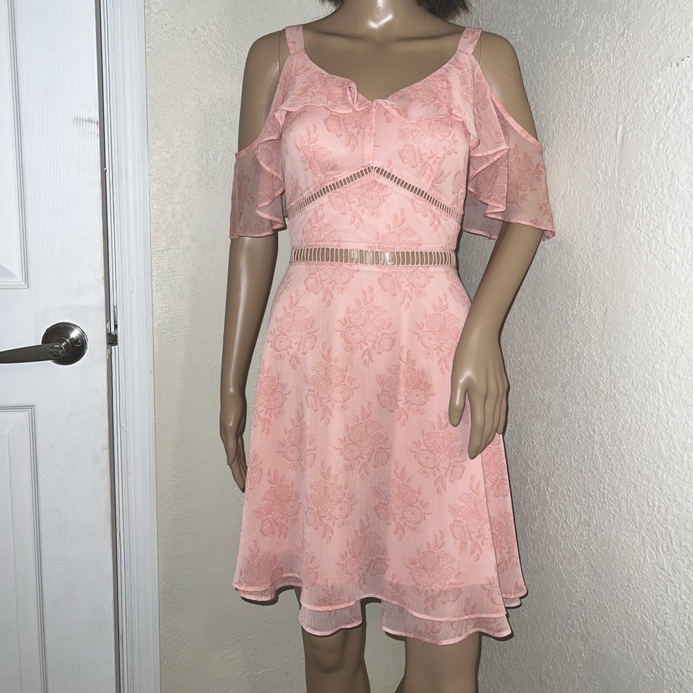 Flowy dress with Ruffle sleeves